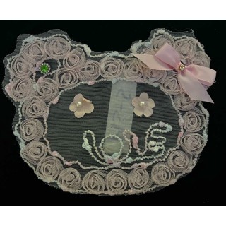 Parche decorado MAC-PAT-1167 con lentejuelas, perlas y barbas.