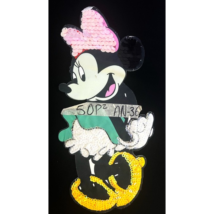 Parche decorado MAC-PAT-1215 con lentejuelas, perlas y barbas.