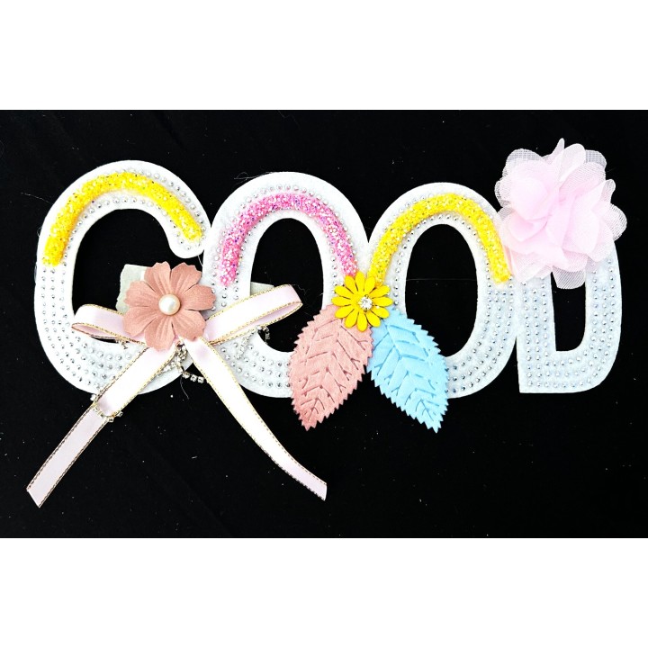 Parche decorado MAC-PAT-1228 con lentejuelas, perlas y barbas.