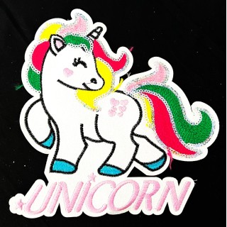 Parche decorado MAC-PAT-1229 con lentejuelas, perlas y barbas.