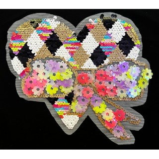 Parche decorado MAC-PAT-1172 con lentejuelas, perlas y barbas.