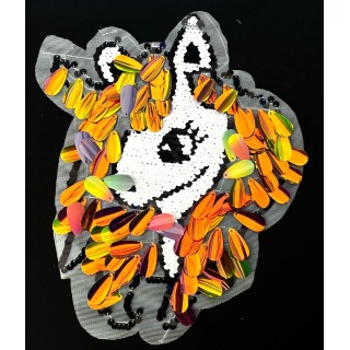 Parche decorado MAC-PAT-1136 con lentejuelas, perlas y barbas.