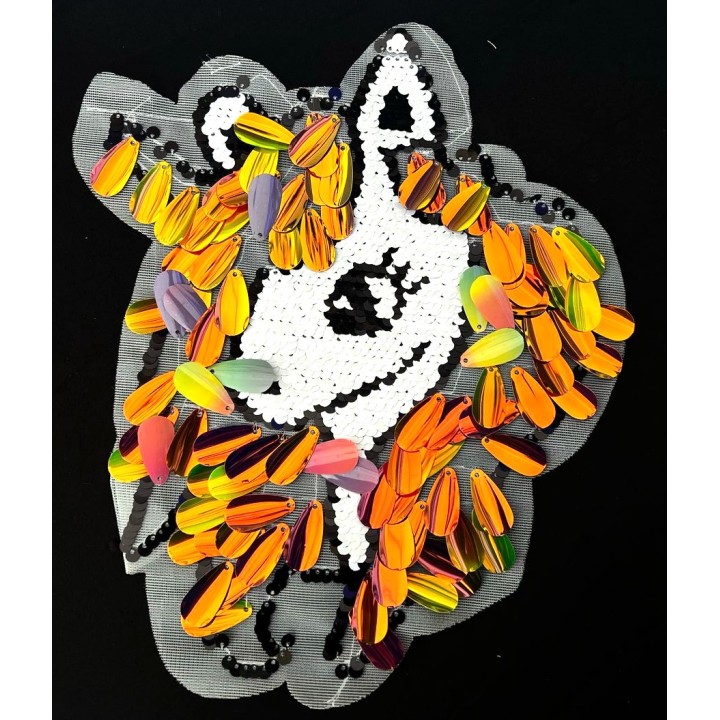 Parche decorado MAC-PAT-1136 con lentejuelas, perlas y barbas.