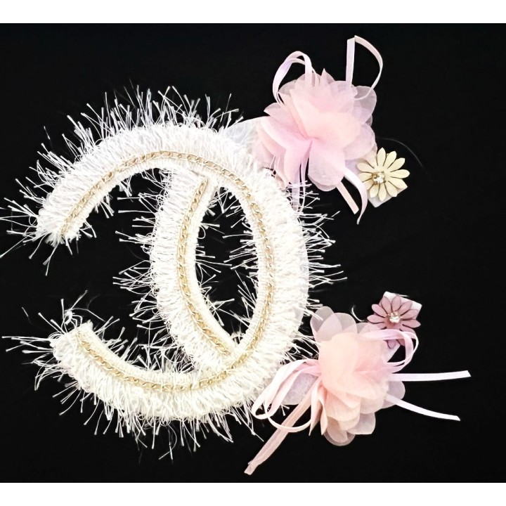 Parche decorado MAC-PAT-1186 con lentejuelas, perlas y barbas.