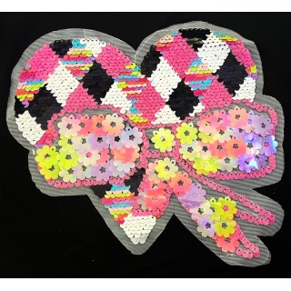 Parche decorado MAC-PAT-1107 con lentejuelas, perlas y barbas.