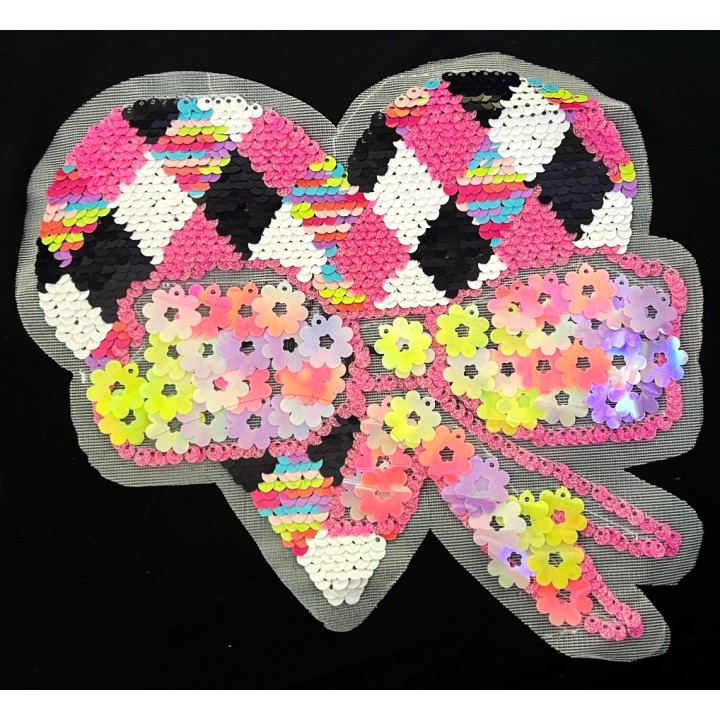 Parche decorado MAC-PAT-1107 con lentejuelas, perlas y barbas.