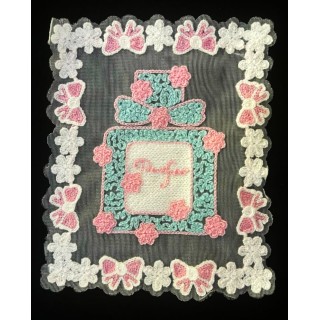 Parche decorado MAC-PAT-1191 con lentejuelas, perlas y barbas.