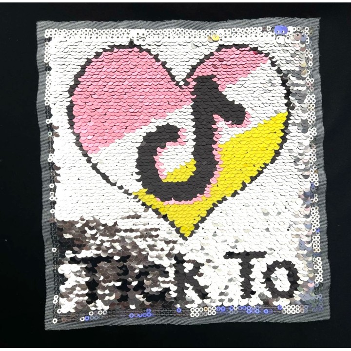 Parche decorado MAC-PAT-1123 con lentejuelas, perlas y barbas.