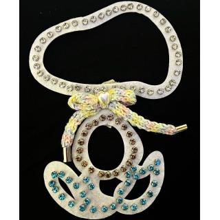 Parche decorado MAC-PAT-1102 con lentejuelas, perlas y barbas.