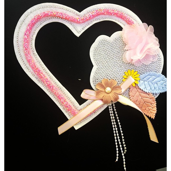 Parche decorado MAC-PAT-1202 con lentejuelas, perlas y barbas.