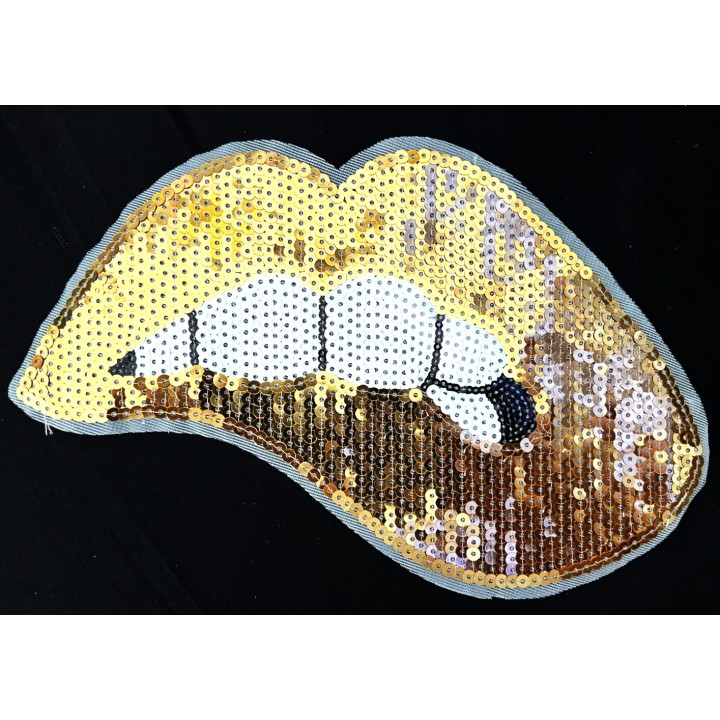 Parche decorado MAC-PAT-1223 con lentejuelas, perlas y barbas.