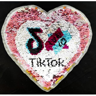 Parche decorado MAC-PAT-1173 con lentejuelas, perlas y barbas.