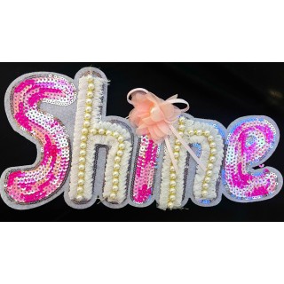 Parche decorado MAC-PAT-1255 con lentejuelas, perlas y barbas.