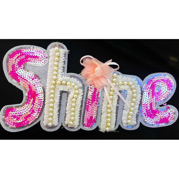 Parche decorado MAC-PAT-1255 con lentejuelas, perlas y barbas.