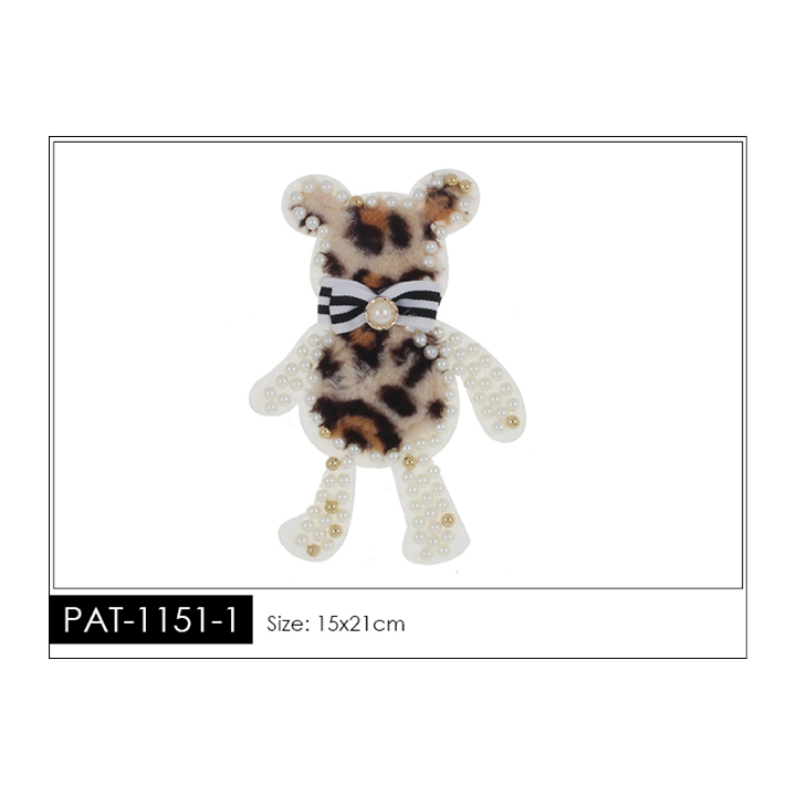 Parche decorado PAT-1151-1 con lentejuelas, perlas y barbas.