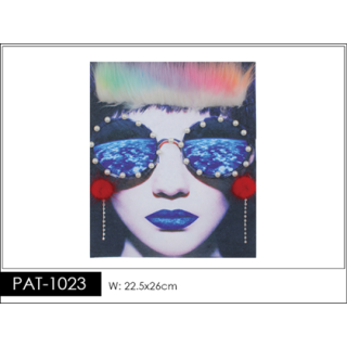 Parche decorado PAT-1023 con lentejuelas, perlas y barbas.