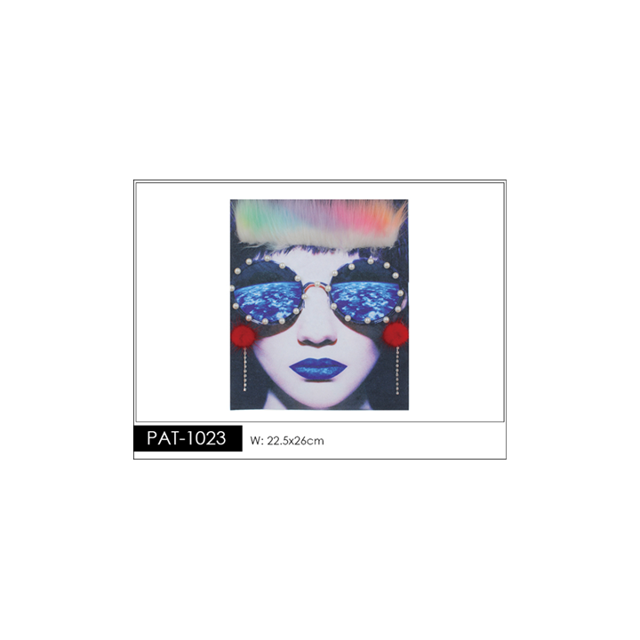 Parche decorado PAT-1023 con lentejuelas, perlas y barbas.