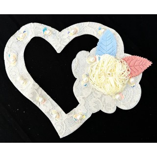 Parche decorado MAC-PAT-1239 con lentejuelas, perlas y barbas.