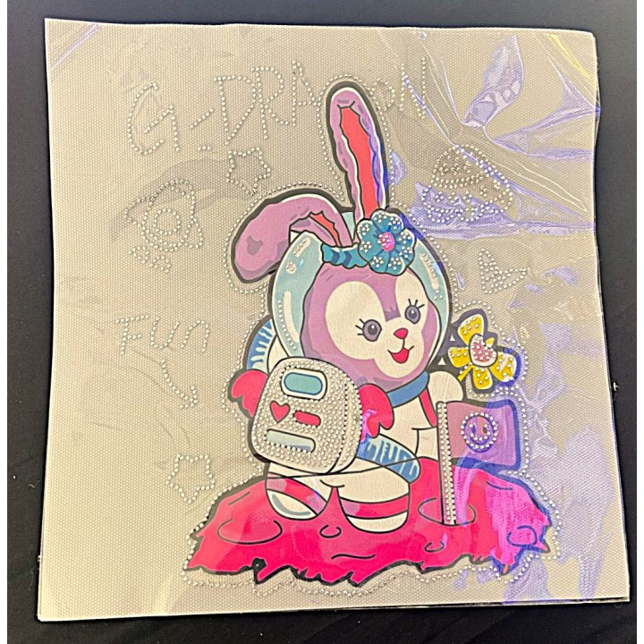 Parche decorado MAC-PAT-1117 con lentejuelas, perlas y barbas.